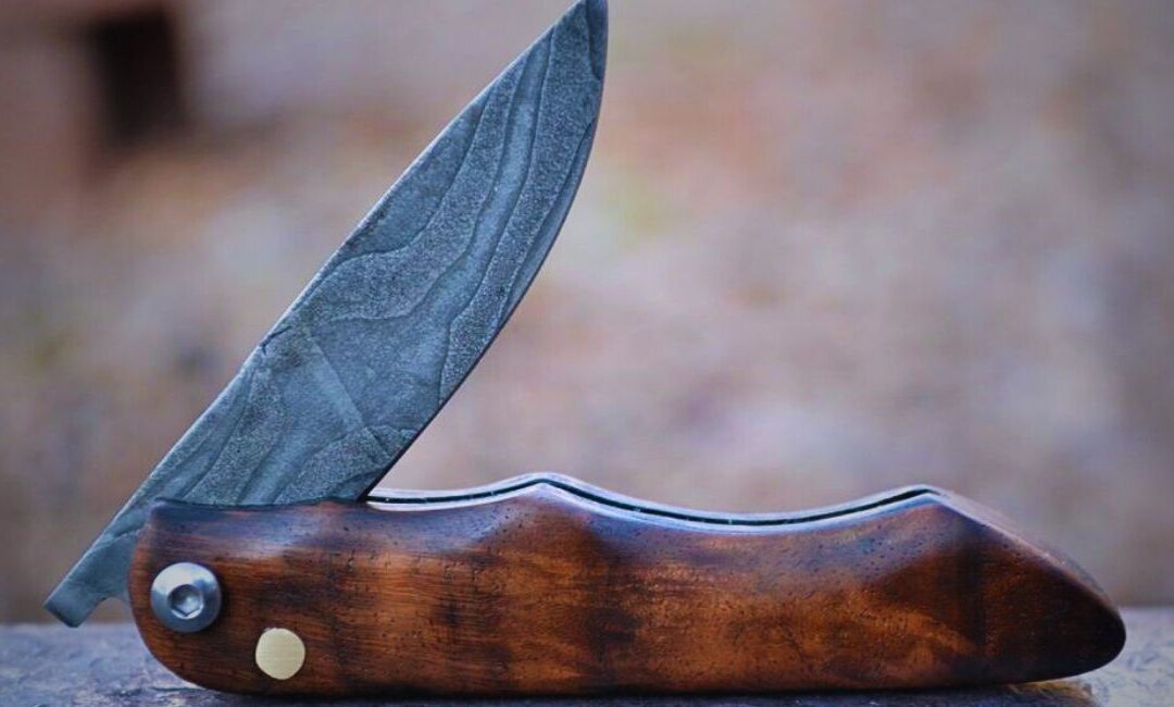 How to Choose the Best Damascus Steel Pocket Knife: A Comprehensive Buyer’s Guide